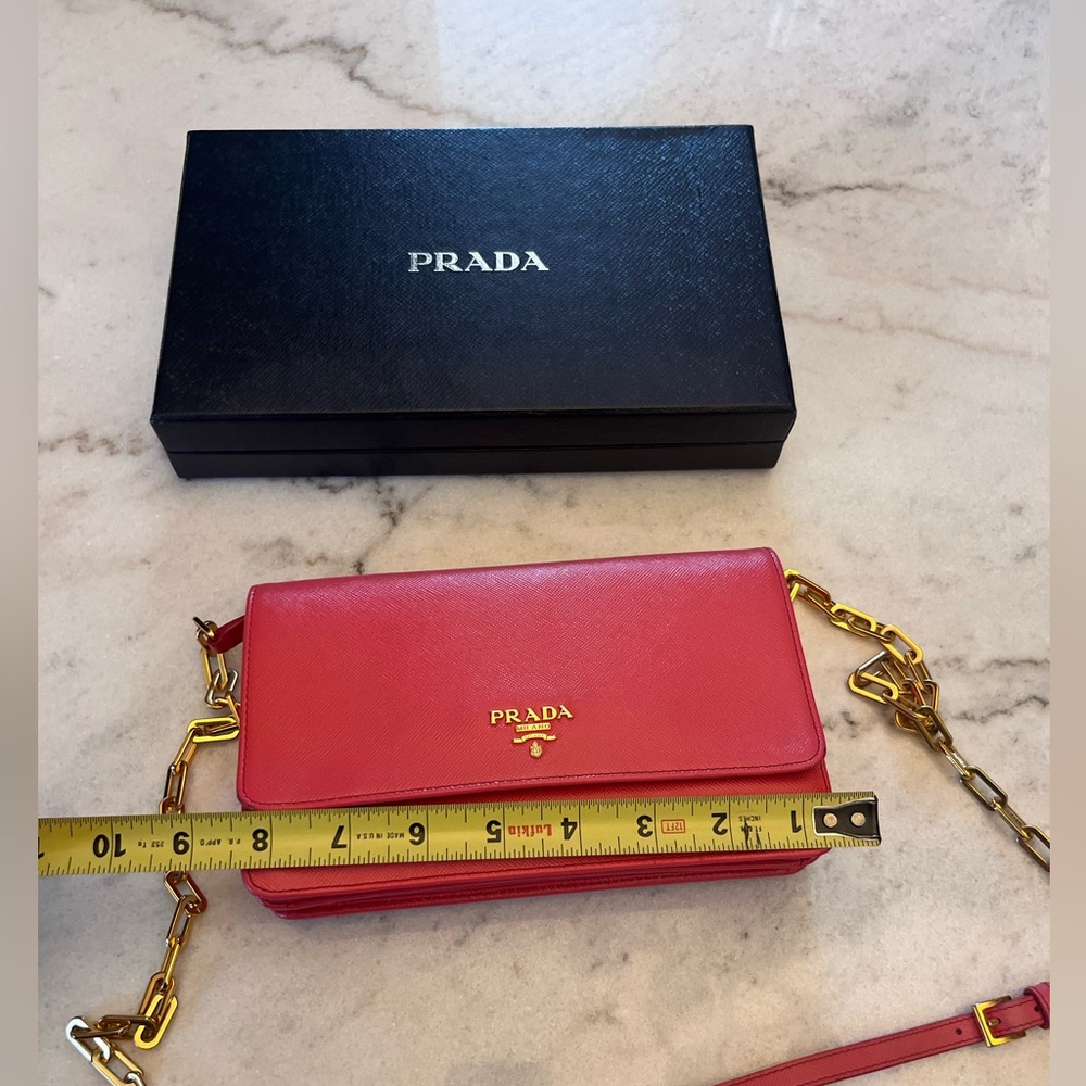 Prada pink Crossbody Bag with Gold Chain - Picture 7 of 16